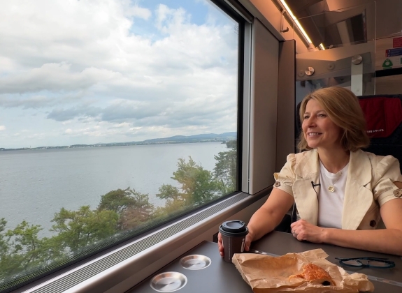 samantha-brown-rail-journey-with-railbookers