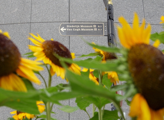 sign-of-van-gogh-museum-amsterdam