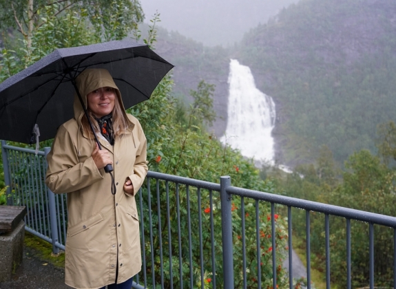 waterfall_near_bergen_norway_2532207831_web.jpg