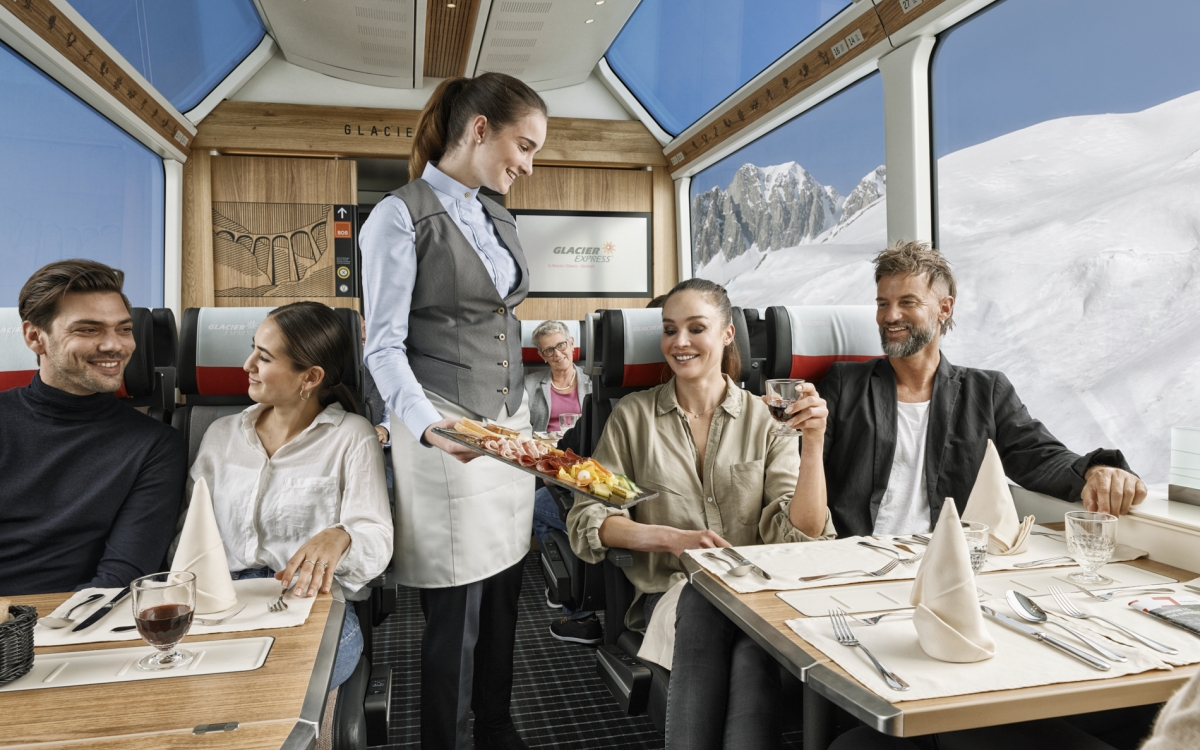 Glacier Express-GEX-Refit-Innenaufnahmen-Essen am Platz
