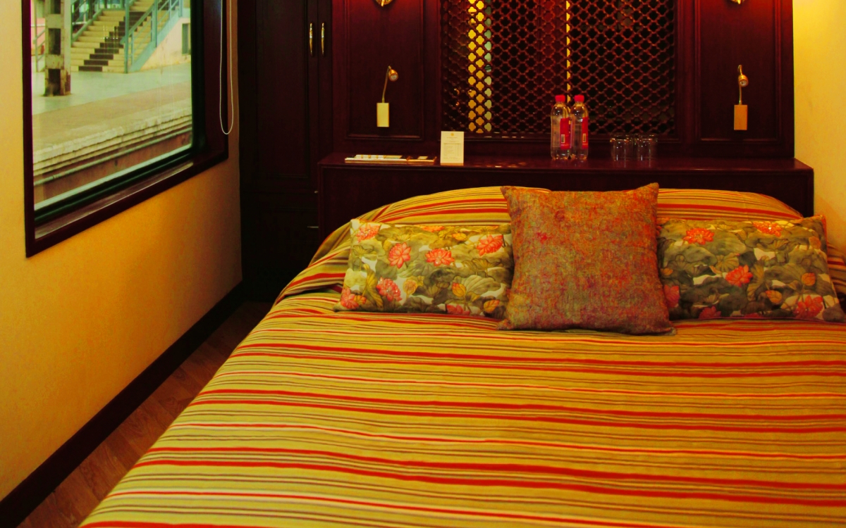 Maharaja's Express presidential suite bed
