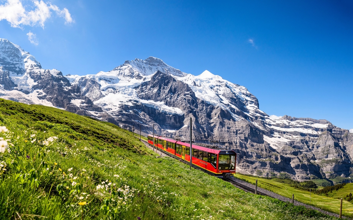Jungfrau-Railway-with-Mountain-Backdrop