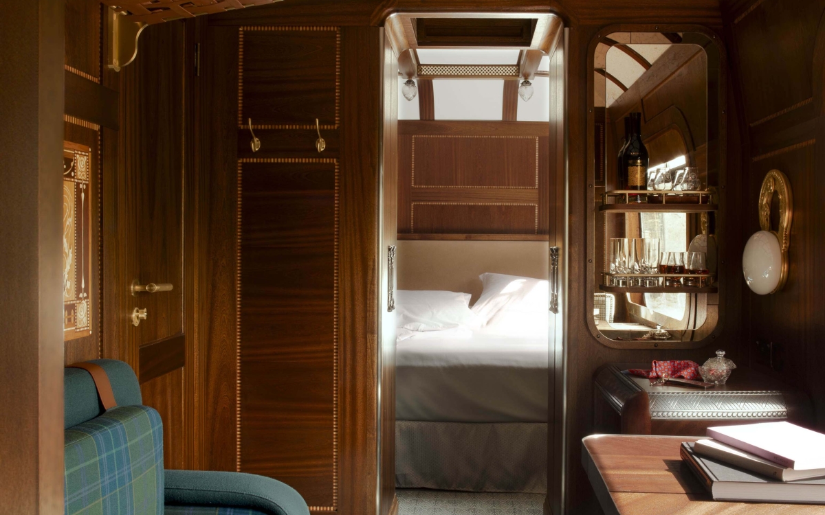 belmond-royal-scotsman-grand-suite-07.jpg