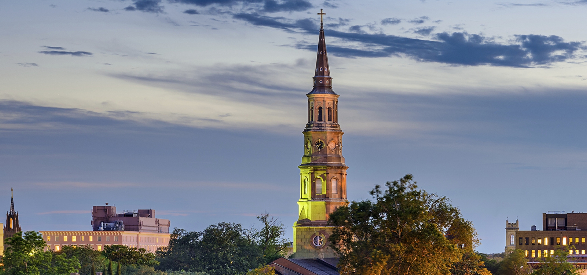 Charleston, South Carolina, USA town skyline.