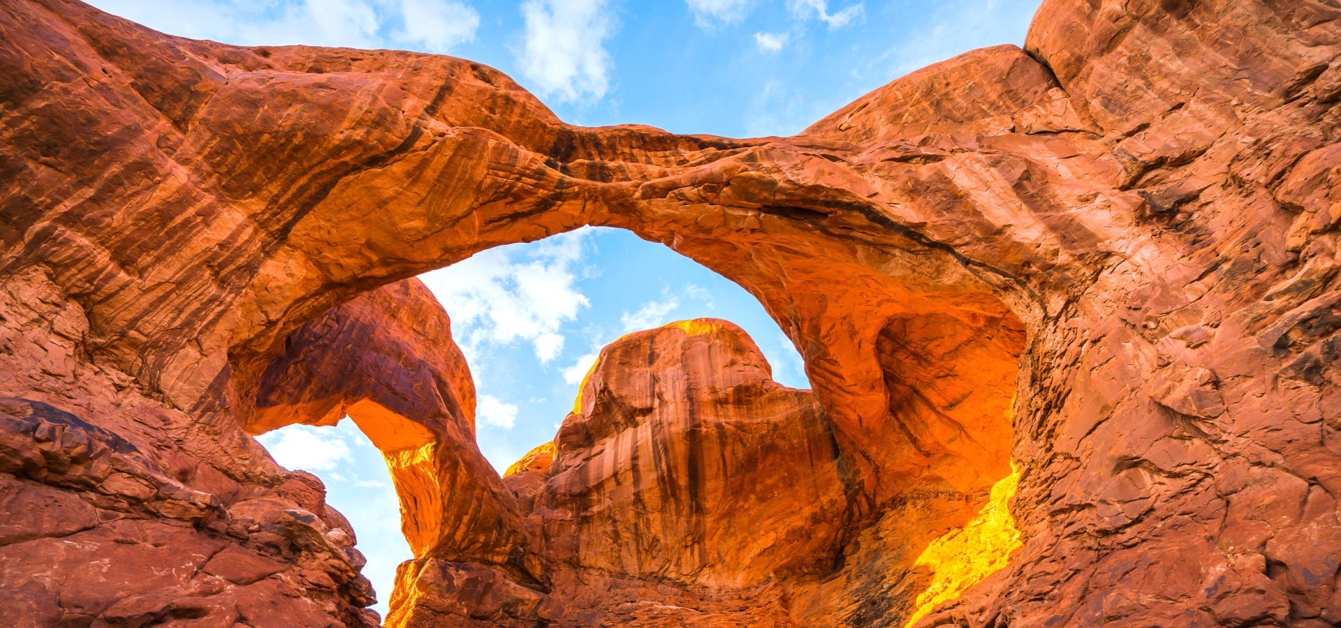 Arches-national park-utah-usa-double-arches-in-the-evening