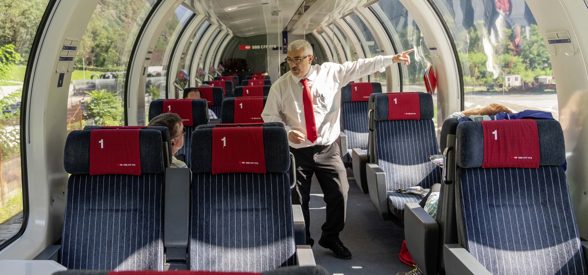 gotthard-panorama-express_tour-guide-panorama-coach