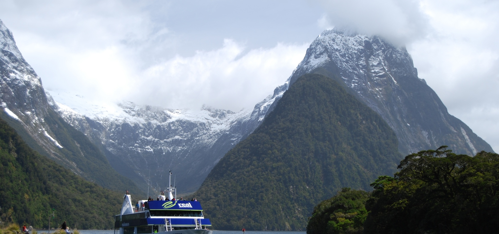 l362-milford-sound-fiordland-tourism-new-zealand