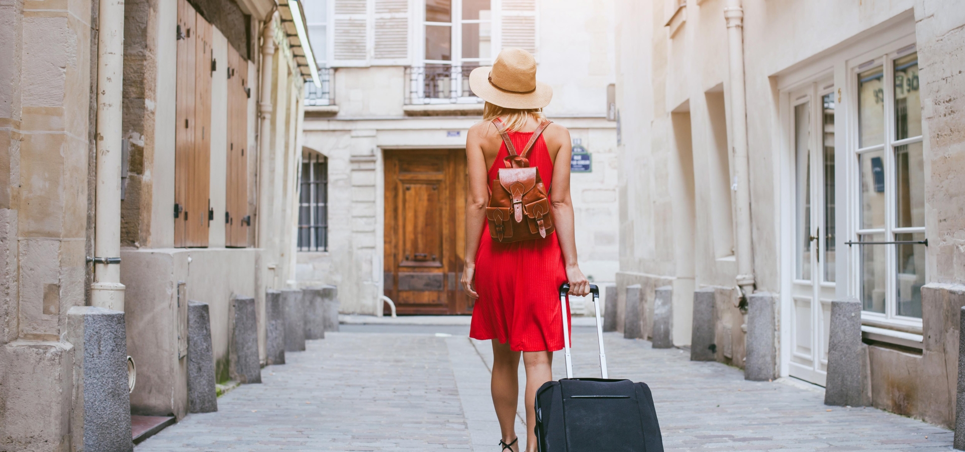 woman-with-suitcase_luggage