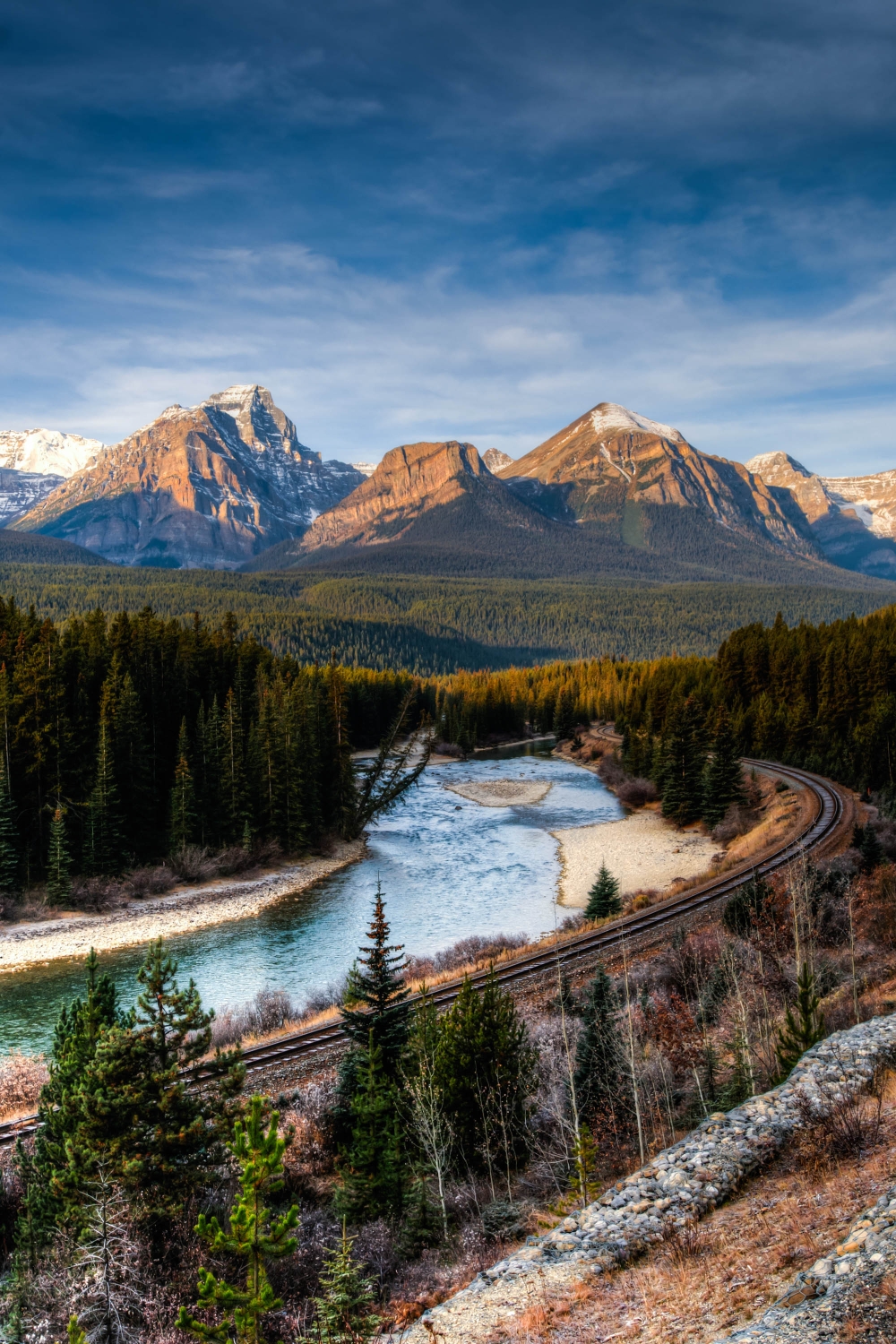 morants_curve_banff_national_park_canada_164838323_web.jpg
