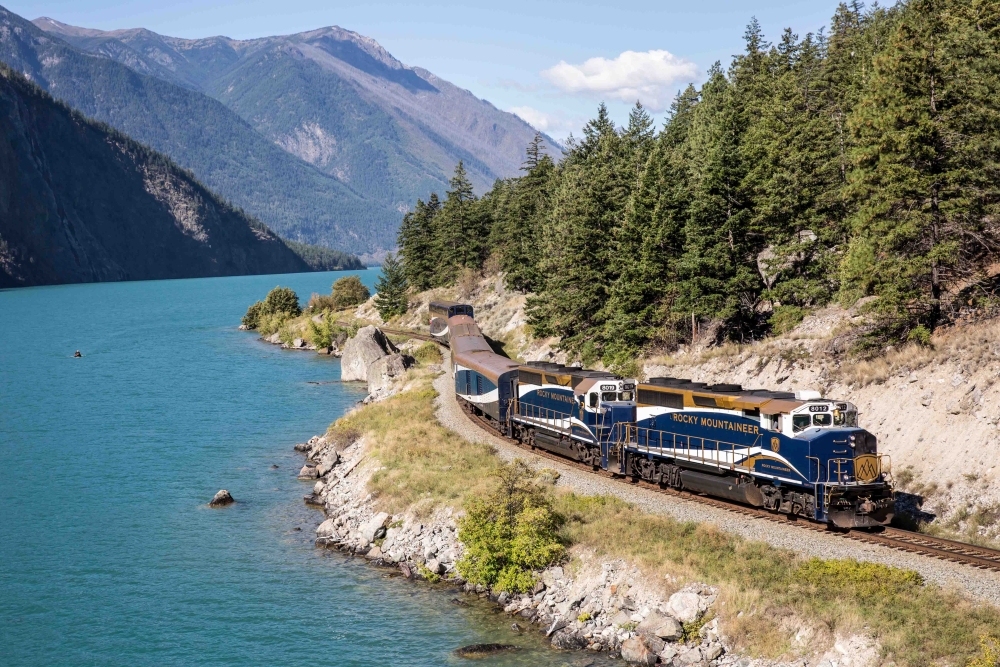 rocky-mountaineer train_exterior